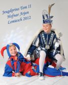 2012_Prins-Tom-II.-&-Hofnar-Arjan